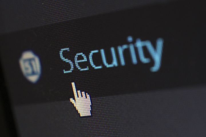 Man skal altid sikre sig at sikkerheden på smart-devices er i top, hvis man ikke vil hackes.